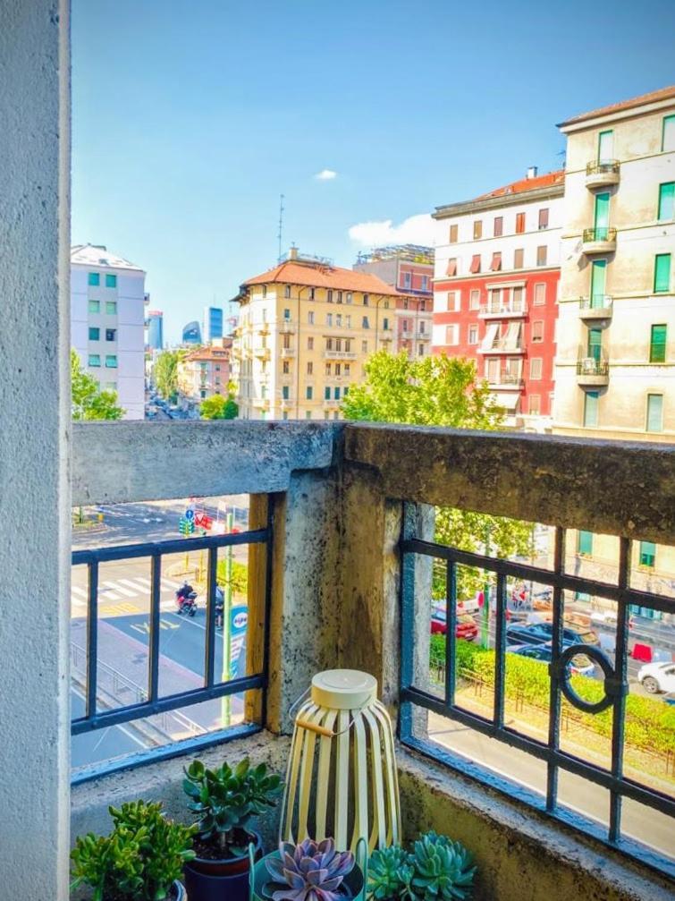 Spacious Apartment 50 Meters From The Metro Μιλάνο Εξωτερικό φωτογραφία